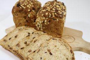 Aroma de nuci intr-un cozonac domol, bun de pus la masa