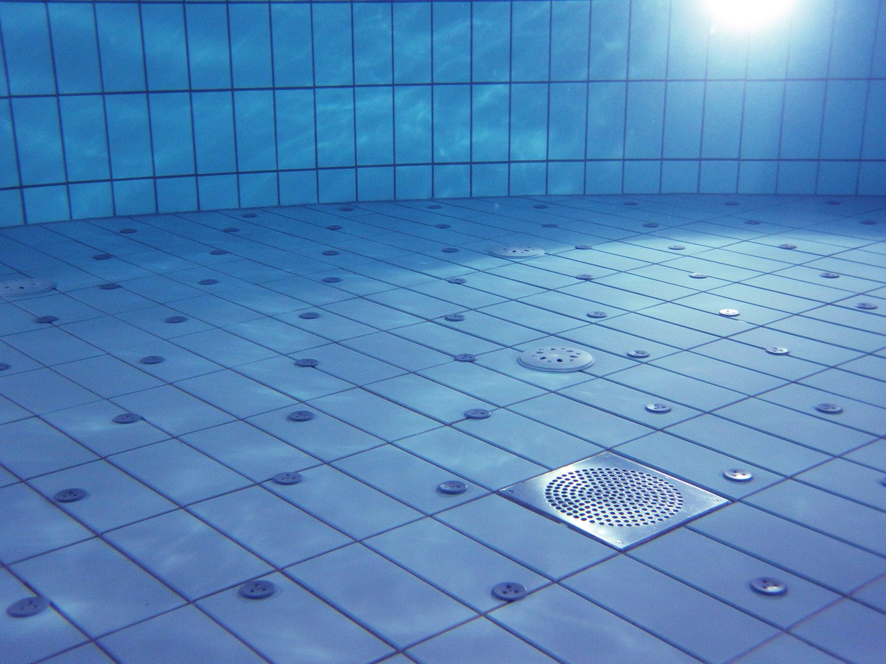 Cum se face igienizarea corectă a unui jacuzzi folosit frecvent?